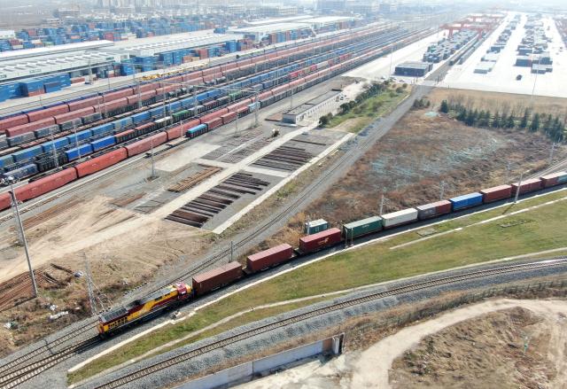 (251116) -- XI'AN, Nov. 16, 2025 (Xinhua) -- An aerial drone photo taken on March 21, 2025 shows China-Europe freight train X8489 leaving the Xi'an International Port Station in Xi'an, northwest China's Shaanxi Province. Launched in 2013, the China-Europe freight train in Xi'an has ranked first nationwide in key aspects such as the number of trains, freight volume and laden-container ratio for many years. 
  Today, the Xi'an International Port Station operates 59 railway routes, with a designed annual container throughput of 5.4 million 20-foot equivalent units (TEUs). Projects such as the Kazakhstan-Xi'an port have been completed and put into operation, facilitating trade and transportation with Europe and Asia, accelerating the city's transformation into a modern international trade and logistics hub. (Xinhua/Li Yibo)