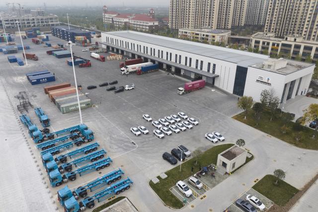 (251116) -- XI'AN, Nov. 16, 2025 (Xinhua) -- An aerial drone photo taken on Nov. 14, 2025 shows the Kazakhstan-Xi'an port of the Xi'an International Port Station in Xi'an, northwest China's Shaanxi Province. Launched in 2013, the China-Europe freight train in Xi'an has ranked first nationwide in key aspects such as the number of trains, freight volume and laden-container ratio for many years. 
  Today, the Xi'an International Port Station operates 59 railway routes, with a designed annual container throughput of 5.4 million 20-foot equivalent units (TEUs). Projects such as the Kazakhstan-Xi'an port have been completed and put into operation, facilitating trade and transportation with Europe and Asia, accelerating the city's transformation into a modern international trade and logistics hub. (Xinhua/Shao Rui)