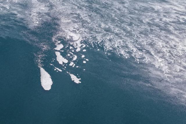 (251116) -- AKSAY, Nov. 16, 2025 (Xinhua) -- An aerial drone photo taken on Nov. 16, 2025 shows the frozen surface of the Dasugan Lake in Kazak Autonomous County of Aksay, Jiuquan, northwest China's Gansu Province. Dasugan Lake and Xiaosugan Lake are connected and are both formed by the meltwater from the Qilian Mountains. A unique phenomenon is that the upstream Xiaosugan Lake is a freshwater lake, while the downstream Dasugan Lake is a saline lake. 
   Together, they nurture a vibrant ecological wetland in the vast Gobi Desert, serving as an important stopover and breeding habitat for migratory birds along China's migration routes. (Xinhua/Lang Bingbing)