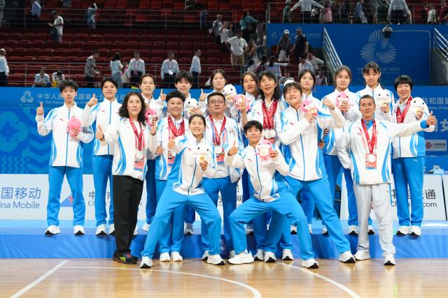 (251116) -- SHENZHEN, Nov. 16, 2025 (Xinhua) -- Silver medalists team Zhejiang pose during the awarding ceremony for the U22 women's basketball at China's 15th National Games in Shenzhen, south China's Guangdong Province, Nov. 16, 2025. (Xinhua/Chen Sihan)