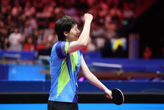 (251116) -- MACAO, Nov. 16, 2025 (Xinhua) -- Wang Manyu celebrates winning the women's singles final match of table tennis between Sun Yingsha of Hebei and Wang Manyu of Heilongjiang at China's 15th National Games in Macao, south China, Nov. 16, 2025. (Xinhua/Liang Xu)