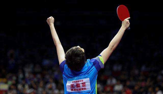 (251116) -- MACAO, Nov. 16, 2025 (Xinhua) -- Wang Manyu celebrates winning the women's singles final match of table tennis between Sun Yingsha of Hebei and Wang Manyu of Heilongjiang at China's 15th National Games in Macao, south China, Nov. 16, 2025. (Xinhua/Chen Bin)