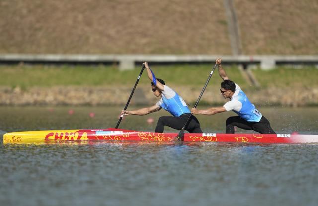 (251117) -- GUANGZHOU, Nov. 17, 2025 (Xinhua) -- Miao Feilong (L)/Ji Bowen of Zhejiang compete during the men's canoe double 500m final A of canoe sprint at China's 15th National Games in Guangzhou, south China's Guangdong Province, Nov. 17, 2025. (Xinhua/Jigme Dorji)