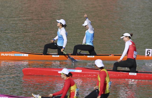 (251117) -- GUANGZHOU, Nov. 17, 2025 (Xinhua) -- Li Shuqi (back L)/Xue Lina (back R) of Zhejiang celebrate after winning the women's canoe double 500m final A of canoe sprint at China's 15th National Games in Guangzhou, south China's Guangdong Province, Nov. 17, 2025. (Xinhua/Yang Shiyao)