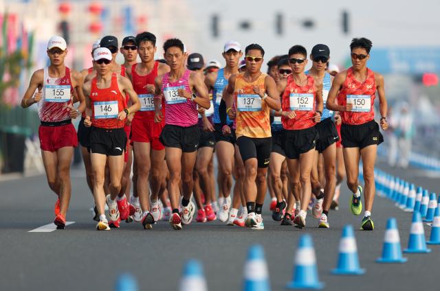 (251117) -- ZHUHAI, Nov. 17, 2025 (Xinhua) -- Athletes compete during the marathon race walk relay mixed of Athletics at China's 15th National Games in Zhuhai, south China's Guangdong Province, Nov. 17, 2025. (Xinhua/Ding Ting)