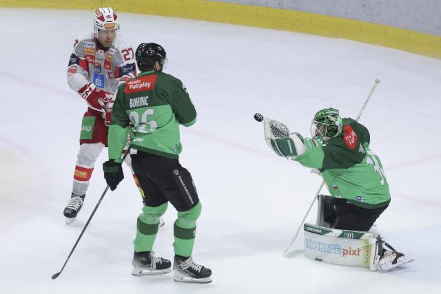 (251117) -- LJUBLJANA, Nov. 17, 2025 (Xinhua) -- Goalkeeper Luka Kolin (R) of Olimpija Ljubljana saves the puck during the 2025/26 Win2day Ice Hockey League match between Olimpija Ljubljana and EC-KAC in Ljubljana, Slovenia, Nov. 16, 2025. (Photo by Zeljko Stevanic/Xinhua)