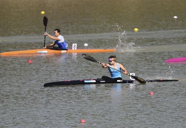 (251117) -- GUANGZHOU, Nov. 17, 2025 (Xinhua) -- Wang Nan (front) of Zhejiang competes during the women's kayak single 500m final A of canoe sprint at China's 15th National Games in Guangzhou, south China's Guangdong Province, Nov. 17, 2025. (Xinhua/Yang Shiyao)
