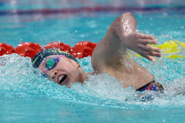 (251117) -- SHENZHEN, Nov. 17, 2025 (Xinhua) -- Li Bingjie of Hebei competes during the women's 400m individual medley preliminary of swimming at China's 15th National Games in Shenzhen, south China's Guangdong Province, Nov. 17, 2025. (Xinhua/Du Yu)