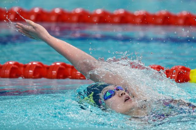 (251117) -- SHENZHEN, Nov. 17, 2025 (Xinhua) -- Li Bingjie of Hebei competes during the women's 400m individual medley preliminary of swimming at China's 15th National Games in Shenzhen, south China's Guangdong Province, Nov. 17, 2025. (Xinhua/Du Yu)