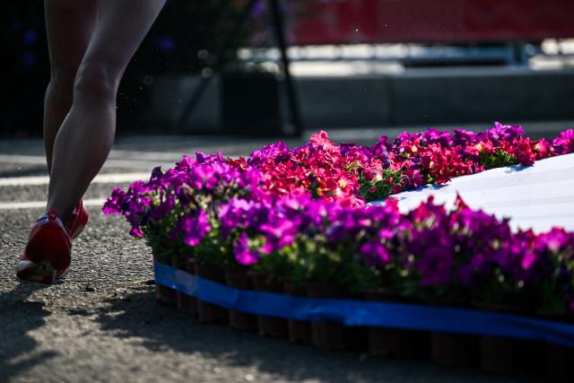 (251117) -- ZHUHAI, Nov. 17, 2025 (Xinhua) -- An athlete competes during the marathon race walk relay mixed of Athletics at China's 15th National Games in Zhuhai, south China's Guangdong Province, Nov. 17, 2025. (Xinhua/Lian Zhen)
