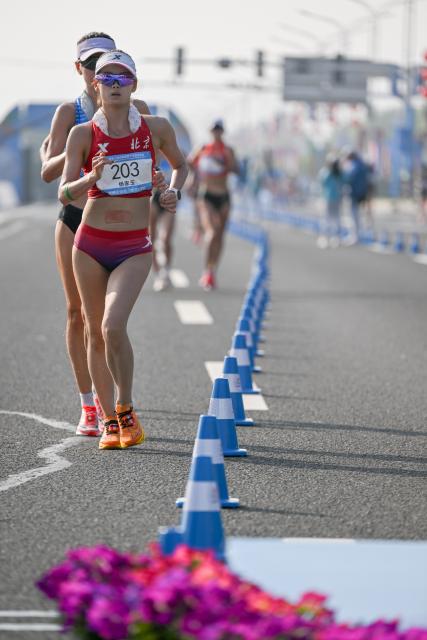 (251117) -- ZHUHAI, Nov. 17, 2025 (Xinhua) -- Yang Jiayu (front) of Beijing competes during the marathon race walk relay mixed of Athletics at China's 15th National Games in Zhuhai, south China's Guangdong Province, Nov. 17, 2025. (Xinhua/Lian Zhen)