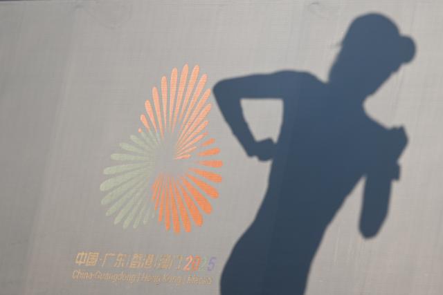 (251117) -- ZHUHAI, Nov. 17, 2025 (Xinhua) -- An athlete competes during the marathon race walk relay mixed of Athletics at China's 15th National Games in Zhuhai, south China's Guangdong Province, Nov. 17, 2025. (Xinhua/Zhang Long)