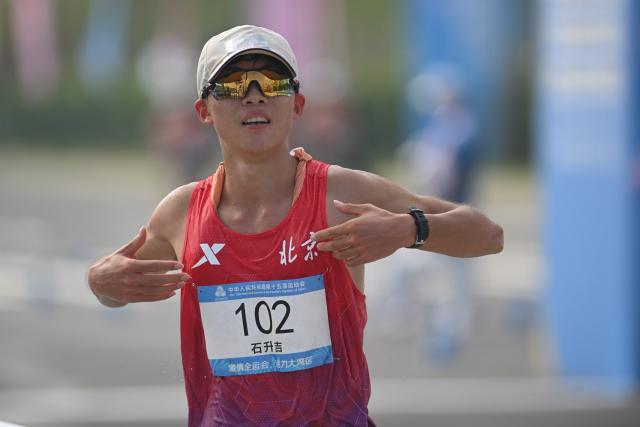 (251117) -- ZHUHAI, Nov. 17, 2025 (Xinhua) -- Shi Shengji reacts after the marathon race walk relay mixed of Athletics at China's 15th National Games in Zhuhai, south China's Guangdong Province, Nov. 17, 2025. (Xinhua/Zhang Long)