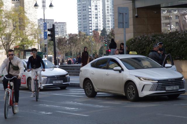 (251117) -- BAKU, Nov. 17, 2025 (Xinhua) -- Two cars of BYD brand are pictured on a street of Baku, Azerbaijan, on Nov. 16, 2025. In the eyes of locals in Baku, Chinese cars are cost-effective, energy-saving, and environmentally friendly, so more and more people are choosing to buy Chinese cars. (Xinhua/Chen Junfeng)