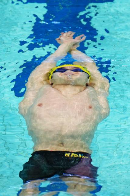 (251117) -- SHENZHEN, Nov. 17, 2025 (Xinhua) -- Xu Jiayu of Zhejiang competes during the men's 50m backstroke final of swimming at China's 15th National Games in Shenzhen, south China's Guangdong Province, Nov. 17, 2025. (Xinhua/Xia Yifang)