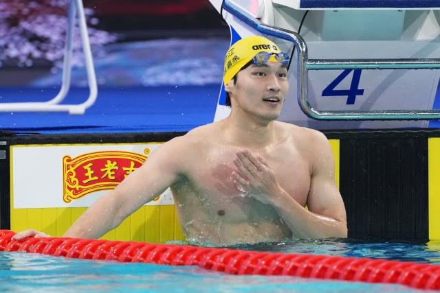 (251117) -- SHENZHEN, Nov. 17, 2025 (Xinhua) -- Xu Jiayu of Zhejiang reacts after the men's 50m backstroke final of swimming at China's 15th National Games in Shenzhen, south China's Guangdong Province, Nov. 17, 2025. (Xinhua/Xue Yuge)