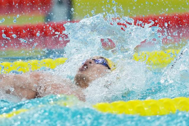 (251117) -- SHENZHEN, Nov. 17, 2025 (Xinhua) -- Xu Jiayu of Zhejiang competes during the men's 50m backstroke final of swimming at China's 15th National Games in Shenzhen, south China's Guangdong Province, Nov. 17, 2025. (Xinhua/Du Yu)