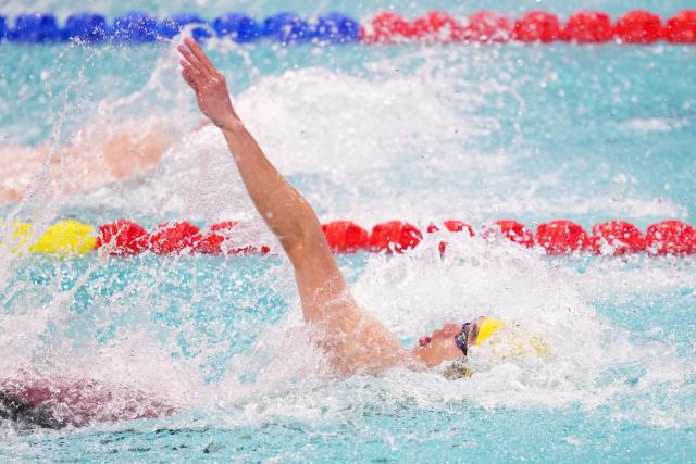 (251117) -- SHENZHEN, Nov. 17, 2025 (Xinhua) -- Xu Jiayu of Zhejiang competes during the men's 50m backstroke final of swimming at China's 15th National Games in Shenzhen, south China's Guangdong Province, Nov. 17, 2025. (Xinhua/Tenzin Nyida)
