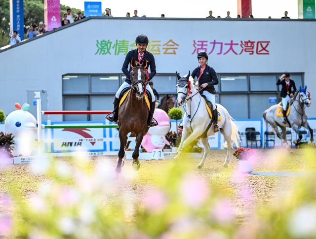(251117) -- SHENZHEN, Nov. 17, 2025 (Xinhua) -- Ha Zhakebai (front) of Guangxi and his teammates take a victory gallop after winning the jumping team final of equestrian at China's 15th National Games in Shenzhen, south China's Guangdong Province, Nov. 17, 2025. (Xinhua/Feng Kaihua)