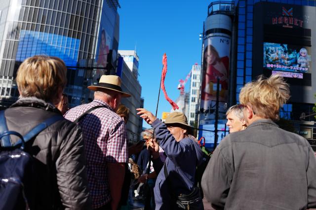 (251117) -- TOKYO, Nov. 17, 2025 (Xinhua) -- Tourists are seen near the Shibuya Station in Tokyo, Japan, Nov. 17, 2025. Tokyo stocks extended losses on Monday, weighed down by broad selling in inbound-related stocks. (Xinhua/Jia Haocheng)