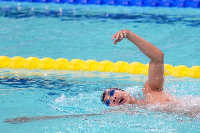 (251117) -- SHENZHEN, Nov. 17, 2025 (Xinhua) -- Zhang Zhanshuo of Shandong is seen after the men's 1500m freestyle final of swimming at China's 15th National Games in Shenzhen, south China's Guangdong Province, Nov. 17, 2025. (Xinhua/Tenzin Nyida)