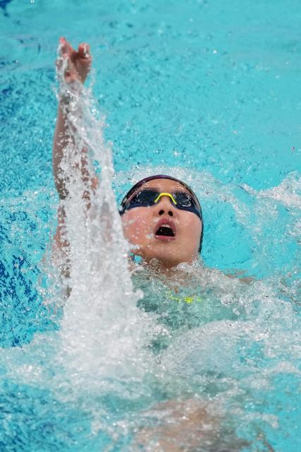 (251117) -- SHENZHEN, Nov. 17, 2025 (Xinhua) -- Yu Zidi of Hebei competes during the women's 400m individual medley final of swimming at China's 15th National Games in Shenzhen, south China's Guangdong Province, Nov. 17, 2025. (Xinhua/Xia Yifang)