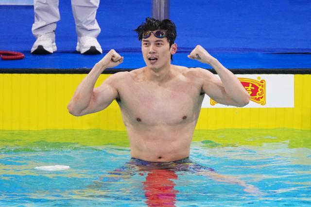 (251117) -- SHENZHEN, Nov. 17, 2025 (Xinhua) -- Wang Shun of Zhejiang reacts after the men's 400m individual medley final of swimming at China's 15th National Games in Shenzhen, south China's Guangdong Province, Nov. 17, 2025. (Xinhua/Xia Yifang)