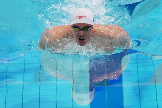(251117) -- SHENZHEN, Nov. 17, 2025 (Xinhua) -- Wang Shun of Zhejiang competes during the men's 400m individual medley final of swimming at China's 15th National Games in Shenzhen, south China's Guangdong Province, Nov. 17, 2025. (Xinhua/Xia Yifang)