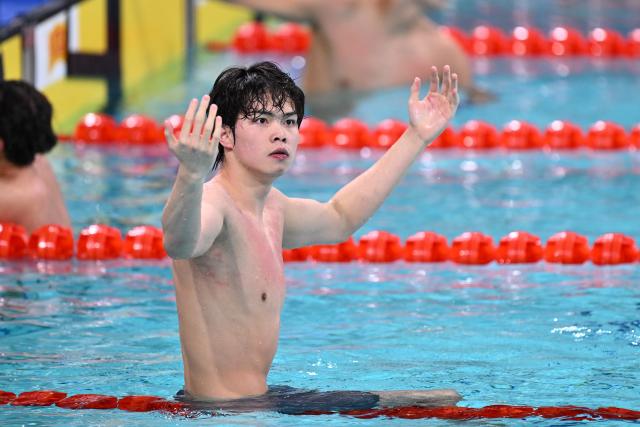 (251117) -- SHENZHEN, Nov. 17, 2025 (Xinhua) -- Xu Haibo of Hubei celebrates after the men's 4X100m medley relay final of swimming at China's 15th National Games in Shenzhen, south China's Guangdong Province, Nov. 17, 2025. (Xinhua/Chen Yichen)