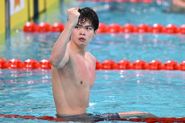 (251117) -- SHENZHEN, Nov. 17, 2025 (Xinhua) -- Xu Haibo of Hubei celebrates after the men's 4X100m medley relay final of swimming at China's 15th National Games in Shenzhen, south China's Guangdong Province, Nov. 17, 2025. (Xinhua/Chen Yichen)