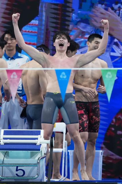 (251117) -- SHENZHEN, Nov. 17, 2025 (Xinhua) -- Xu Haibo of Hubei celebrates after the men's 4X100m medley relay final of swimming at China's 15th National Games in Shenzhen, south China's Guangdong Province, Nov. 17, 2025. (Xinhua/Xue Yuge)