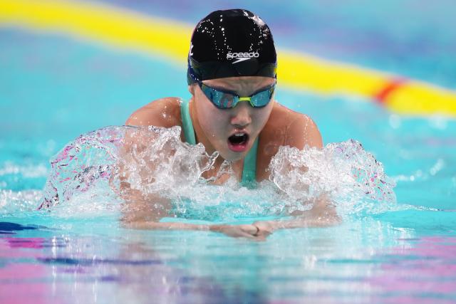 (251117) -- SHENZHEN, Nov. 17, 2025 (Xinhua) -- Yu Zidi of Hebei competes during the women's 400m individual medley final of swimming at China's 15th National Games in Shenzhen, south China's Guangdong Province, Nov. 17, 2025. (Xinhua/Xue Yuge)