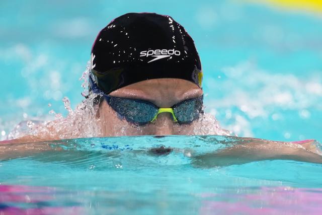 (251117) -- SHENZHEN, Nov. 17, 2025 (Xinhua) -- Yu Zidi of Hebei competes during the women's 400m individual medley final of swimming at China's 15th National Games in Shenzhen, south China's Guangdong Province, Nov. 17, 2025. (Xinhua/Xue Yuge)