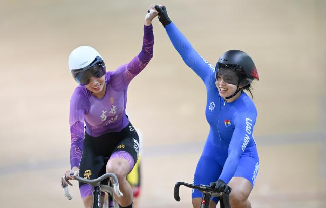 (251117) -- HONG KONG, Nov. 17, 2025 (Xinhua) -- Yuan Liying (L) of Jilin celebrates with Wang Lijuan of Liaoning after the women's keirin final of cycling track at China's 15th National Games in Hong Kong, south China, Nov. 17, 2025. (Xinhua/Hu Huhu)
