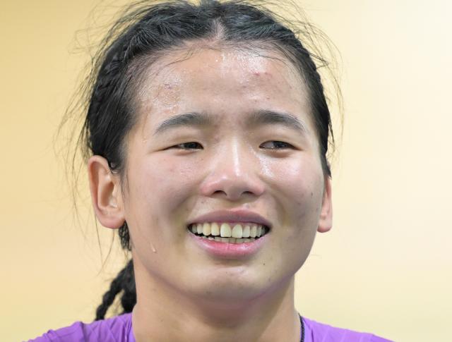 (251117) -- HONG KONG, Nov. 17, 2025 (Xinhua) -- Yuan Liying of Jilin is seen after the women's keirin final of cycling track at China's 15th National Games in Hong Kong, south China, Nov. 17, 2025. (Xinhua/Hu Huhu)