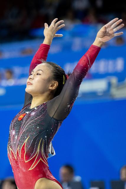 (251117) -- ZHAOQING, Nov. 17, 2025 (Xinhua) -- Zhang Qingying of Zhejiang competes during the artistic gymnastics women's balance beam final at China's 15th National Games in Zhaoqing, south China's Guangdong Province, Nov. 17, 2025. (Xinhua/Du Zixuan)