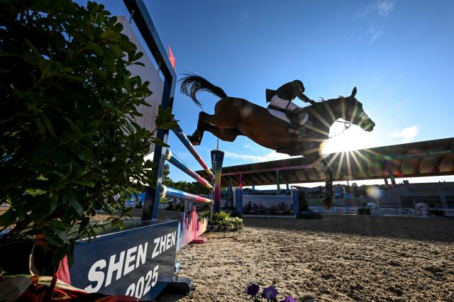 (251117) -- SHENZHEN, Nov. 17, 2025 (Xinhua) -- Li Zhenqiang of Guangdong competes during the jumping team final of equestrian at China's 15th National Games in Shenzhen, south China's Guangdong Province, Nov. 17, 2025. (Xinhua/Feng Kaihua)