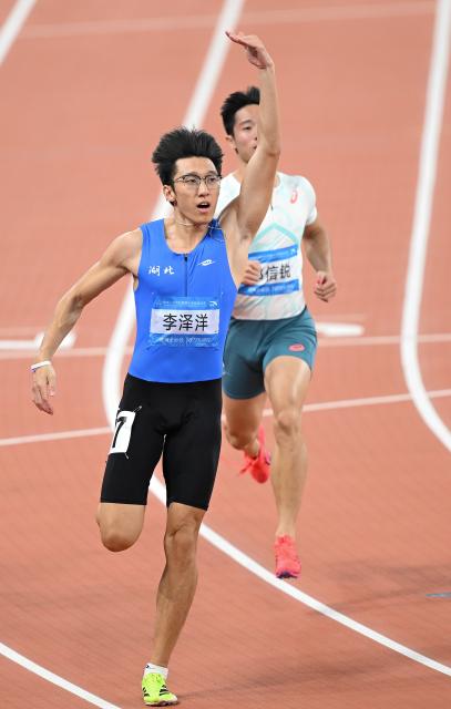 (251117) -- GUANGZHOU, Nov. 17, 2025 (Xinhua) -- Li Zeyang (L) of Hubei reacts after the men's 100m final of athletics at China's 15th National Games in Guangzhou, south China's Guangdong Province, Nov. 17, 2025. (Xinhua/Deng Hua)