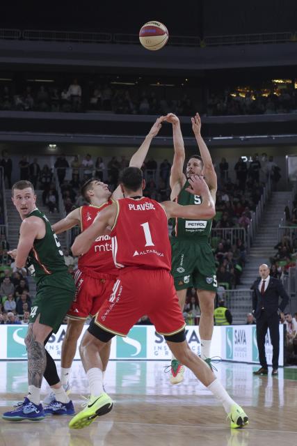 (251118) -- LJUBLJANA, Nov. 18, 2025 (Xinhua) -- Aleksej Nikolic (1st R) of Cedevita Olimpija Ljubljana shoots during the ABA League basketball match between Cedevita Olimpija Ljubljana and Crvena Zvezda Meridianbet in Ljubljana, Slovenia, Nov. 17, 2025. (Photo by Zeljko Stevanic/Xinhua)
