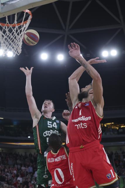 (251118) -- LJUBLJANA, Nov. 18, 2025 (Xinhua) -- Thomas Joseph Patrick Kennedy (L) of Cedevita Olimpija Ljubljana goes for a layup during the ABA League basketball match between Cedevita Olimpija Ljubljana and Crvena Zvezda Meridianbet in Ljubljana, Slovenia, Nov. 17, 2025. (Photo by Zeljko Stevanic/Xinhua)