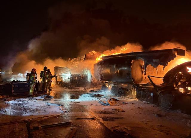 (251118) -- BEIJING, Nov. 18, 2025 (Xinhua) -- Firefighters try to put out the fire at the site of a chain collision on a highway in North Gyeongsang province, South Korea, on Nov. 17, 2025.
  Two people were killed and four others were injured early Monday following a chain collision involving 13 vehicles, including a tanker truck, cargo trucks and passenger cars, in South Korea, according to Yonhap news agency. (Xinhua)