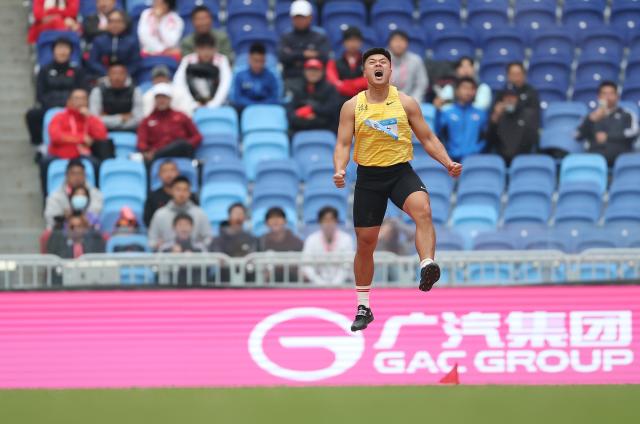 (251118) -- GUANGZHOU, Nov. 18, 2025 (Xinhua) -- Gao Longyu of Fujian celebrates during the men's javelin throw final of athletics at China's 15th National Games in Guangzhou, south China's Guangdong Province, Nov. 18, 2025. (Xinhua/Huang Wei)