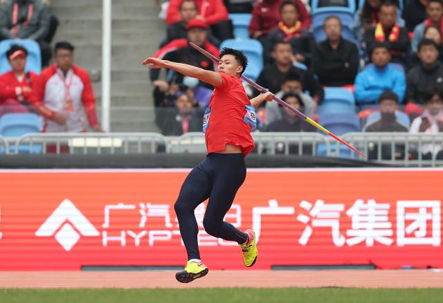 (251118) -- GUANGZHOU, Nov. 18, 2025 (Xinhua) -- Hu Haoran of Henan competes during the men's javelin throw final of athletics at China's 15th National Games in Guangzhou, south China's Guangdong Province, Nov. 18, 2025. (Xinhua/Huang Wei)