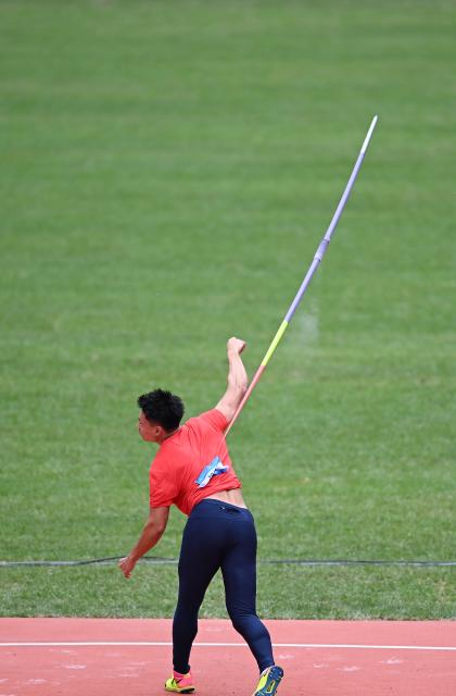 (251118) -- GUANGZHOU, Nov. 18, 2025 (Xinhua) -- Hu Haoran of Henan competes during the men's javelin throw final of athletics at China's 15th National Games in Guangzhou, south China's Guangdong Province, Nov. 18, 2025. (Xinhua/Zhou Mu)