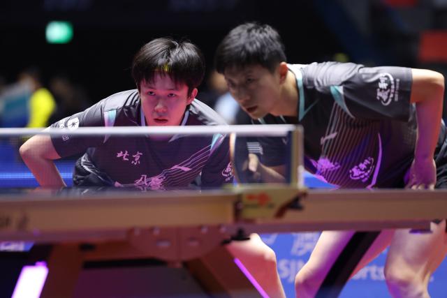 (251118) -- MACAO, Nov. 18, 2025 (Xinhua) -- Ma Long (R)/Wang Chuqin of Beijing compete against Yuan Licen/Hou Yingchao of Liaoning during the men's team quarterfinal match of table tennis between Beijing and Liaoning at China's 15th National Games in Macao, south China, Nov. 18, 2025. (Xinhua/Liang Xu)