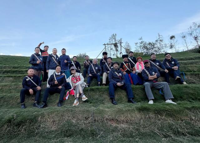 (251118) -- CHENGDU, Nov. 18, 2025 (Xinhua) -- Chinese and foreign initiators of the Daliangshan Theater Festival pose for a group photo with actors at the valley theater in Liangshan Yi Autonomous Prefecture, southwest China's Sichuan Province, Nov. 7, 2025.
  TO GO WITH "Feature: Theater without walls: Where a mountain valley hosts the world" (Xinhua)