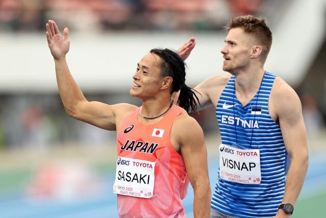 (251118) -- TOKYO, Nov. 18, 2025 (Xinhua) -- Sasaki Takuma (L) of Japan and Tanel Visnap of Estonia react after the men's 100m final of athletics at the 25th Summer Deaflympics Tokyo 2025 in Tokyo, Japan, Nov. 18, 2025. (Xinhua/Jia Haocheng)