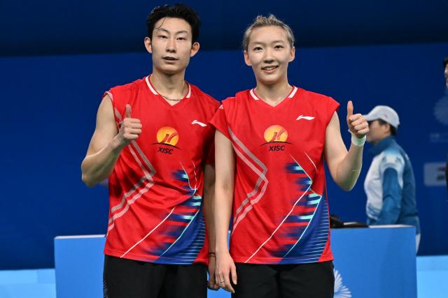 (251118) -- SHENZHEN, Nov. 18, 2025 (Xinhua) -- Zhou Zhihong/Wei Yaxin (R) celebrate after winning the mixed doubles semifinal match of badminton between Guo Xinwa/Wu Mengying of Zhejiang and Zhou Zhihong/Wei Yaxin of Hunan at China's 15th National Games in Shenzhen, south China's Guangdong Province, Nov. 18, 2025. (Xinhua/Li Ziheng)