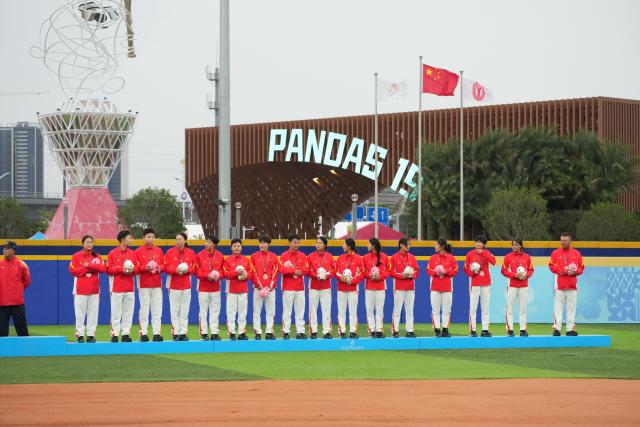 (251118) -- ZHONGSHAN, Nov. 18, 2025 (Xinhua) -- Bronze medalists team Sichuan react during the awarding ceremony for softball at China's 15th National Games in Zhongshan, south China's Guangdong Province, Nov. 18, 2025. (Xinhua/Wang Song)