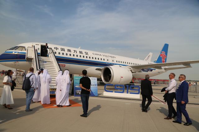 (251118) -- DUBAI, Nov. 18, 2025 (Xinhua) -- This photo taken on Nov. 17, 2025 shows a China Southern Airlines C919 aircraft displayed during the 19th edition of the Dubai Airshow in Dubai, the United Arab Emirates (UAE). The 19th edition of the Dubai Airshow opened Monday at Dubai World Central, featuring the Middle East debut of two of China's homegrown C919 aircraft.
   Organizers said the five-day event, held under the theme "The Future is Here," has drawn more than 1,500 exhibitors, including 440 first-time participants. 
   The Commercial Aircraft Corporation of China (COMAC), maker of the C919, is showcasing one C919 and one C909 aircraft, while China Southern Airlines has brought another C919. The appearance of the C919 marks its first showing in the Middle East, and COMAC performed a flight demonstration of the China-made passenger plane at the venue. (Xinhua/Wen Xinnian)